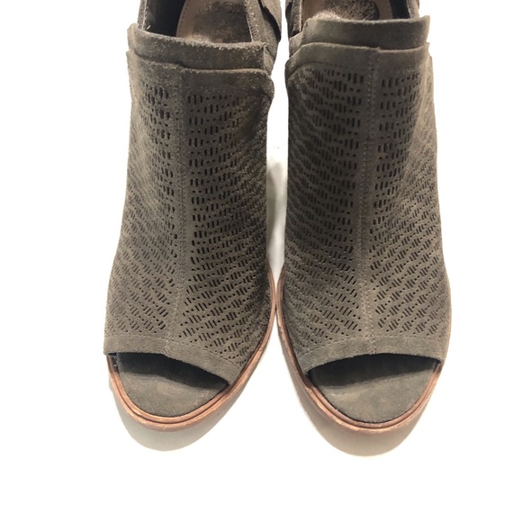 Vince Camuto Tornado 01 Karini Booties - Picture 8 of 13